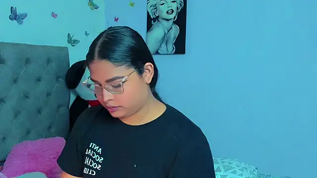 Snapshot of mabellfox chatting on 02.12.25 mabellfox online show from 02.12.25