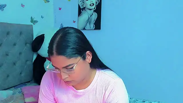 Snapshot of mabellfox chatting on 02.13.25 mabellfox online show from 02.13.25