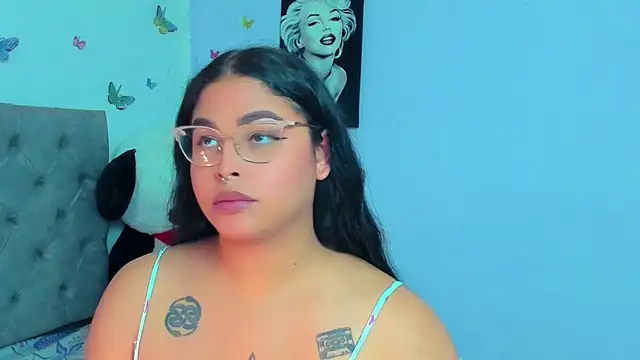 Snapshot of mabellfox chatting on 02.15.25 mabellfox online show from 02.15.25