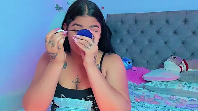 Snapshot of mabellfox chatting on 02.18.25 mabellfox online show from 02.18.25