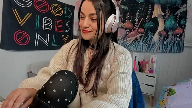 LovelyAzucena online show from 11.06.25