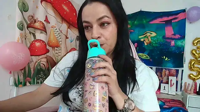 Snapshot of LovelyAzucena chatting on 05.14.26 LovelyAzucena online show from 05.14.26