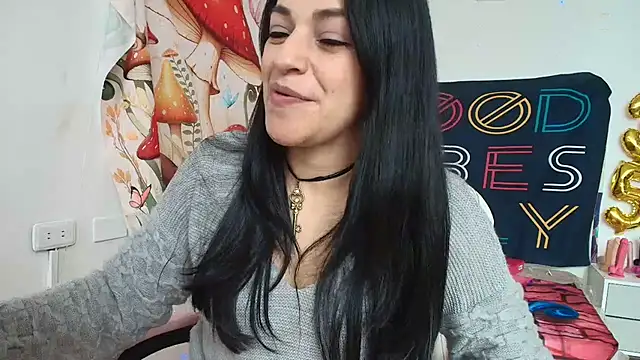 Snapshot of LovelyAzucena chatting on 05.25.26 LovelyAzucena online show from 05.25.26