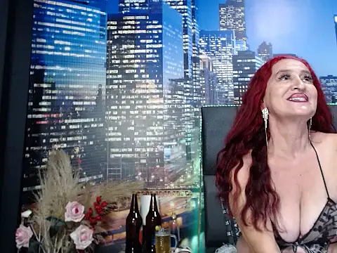 Snapshot of Lucy_mature8 chatting on 10.05.25 Lucy mature8 online show from 10.05.25