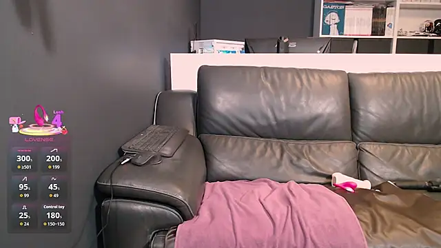 Snapshot of Lili-Bertine chatting on 10.07.25 Lili-Bertine online show from 10.07.25