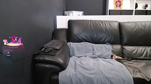 Lili-Bertine online show from 02.04.26