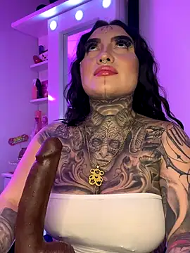 Snapshot of CloeeBeckam chatting on 11.29.25 CloeeBeckam online show from 11.29.25