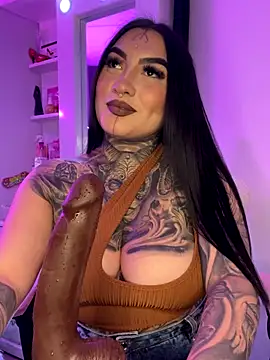 Snapshot of CloeeBeckam chatting on 12.02.25 CloeeBeckam online show from 12.02.25