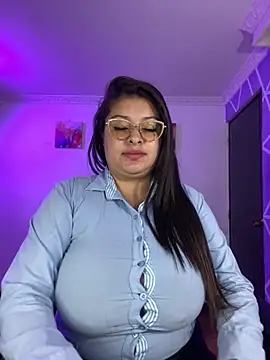 MiiaaJoness online show from 11.18.25