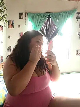 Snapshot of girl_milk2 chatting on 12.10.24 girl milk2 online show from 12.10.24