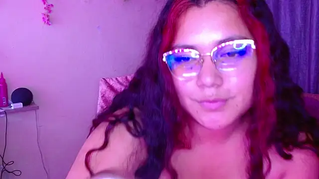 Snapshot of girl_milk2 chatting on 10.06.25 girl milk2 online show from 10.06.25