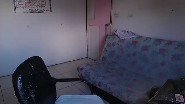 Snapshot of girl_milk2 chatting on 11.04.25 girl milk2 online show from 11.04.25