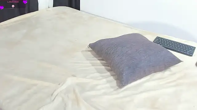 Yummy squirter online show from 03.23.25