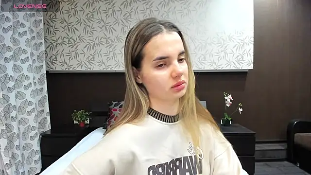 Snapshot of Donna_Evans chatting on 12.12.24 Donna Evans online show from 12.12.24