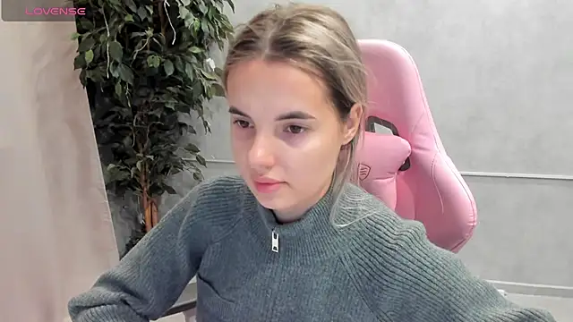 Snapshot of Donna_Evans chatting on 03.06.25 Donna Evans online show from 03.06.25