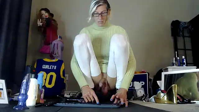 Snapshot of Taylorsexbot chatting on 12.13.24 Taylorsexbot online show from 12.13.24