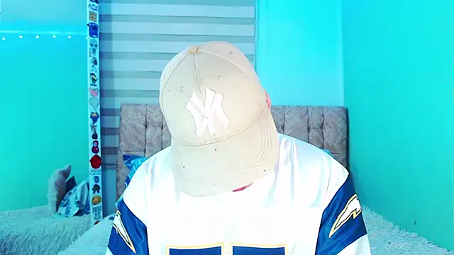 Snapshot of _justinmoon2 chatting on 12.21.25 justinmoon2 online show from 12.21.25