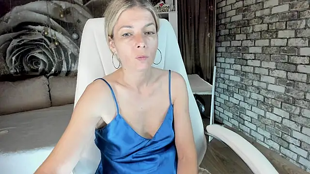 Snapshot of Eva_Melow chatting on 06.14.26 Eva Melow online show from 06.14.26