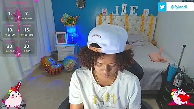 Snapshot of Eylend_Lisboa chatting on 02.04.25 Eylend Lisboa online show from 02.04.25