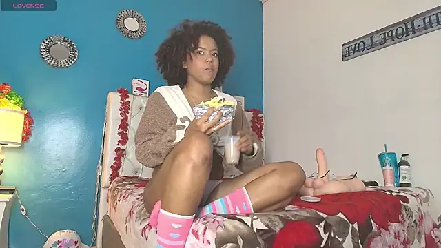 Snapshot of Eylend_Lisboa chatting on 02.15.25 Eylend Lisboa online show from 02.15.25