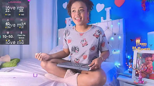 Snapshot of Eylend_Lisboa chatting on 10.13.25 Eylend Lisboa online show from 10.13.25