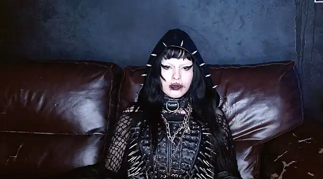 Snapshot of XXIOUX chatting on 03.10.25 XXIOUX online show from 03.10.25