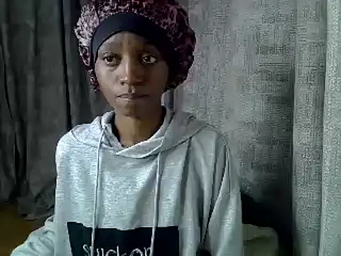 Snapshot of Enkarxx chatting on 09.30.25 Enkarxx online show from 09.30.25