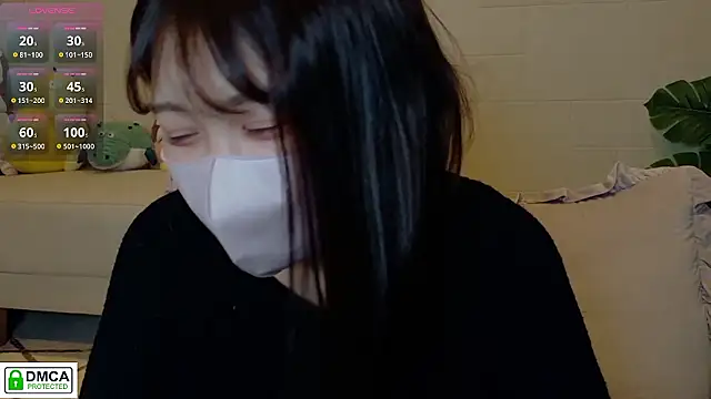 Snapshot of SUZU_ chatting on 03.13.26 SUZU online show from 03.13.26