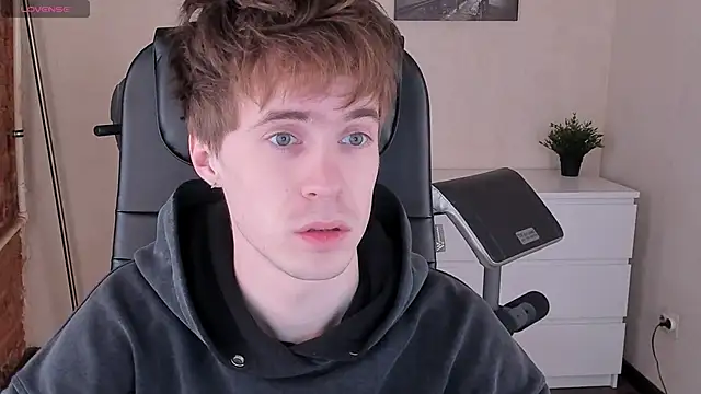 Snapshot of _tokyo_ghoul chatting on 02.02.25 tokyo ghoul online show from 02.02.25