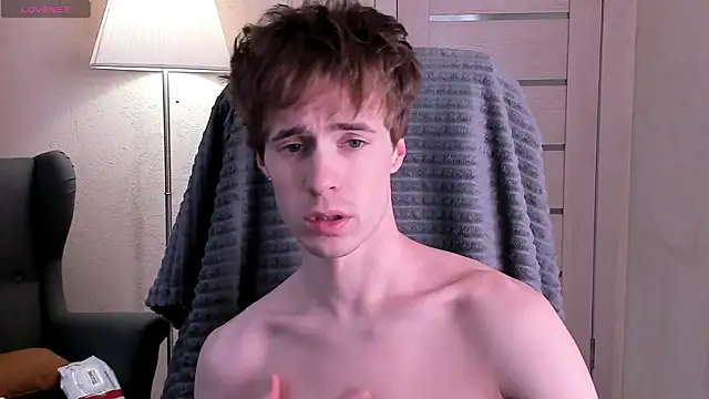 Snapshot of _tokyo_ghoul chatting on 02.08.25 tokyo ghoul online show from 02.08.25