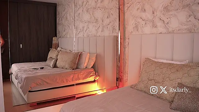 Snapshot of Rosalie_vega chatting on 11.30.25 Rosalie vega online show from 11.30.25