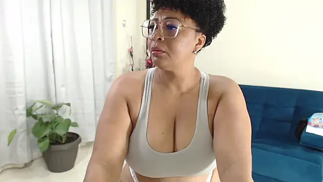 AmbarSofhia online show from 02.13.25