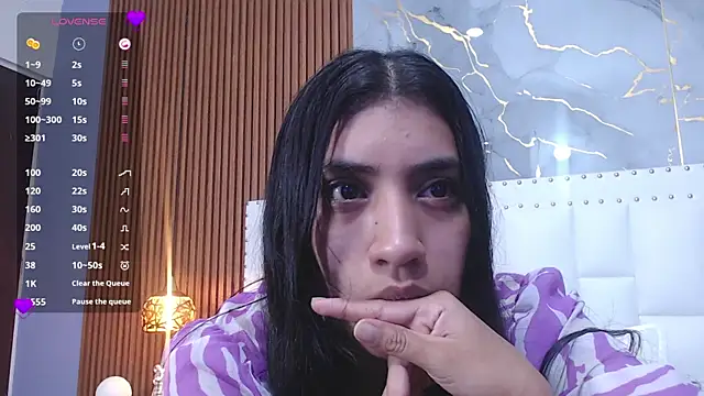 littlee emilyy  online show from 01.15.25