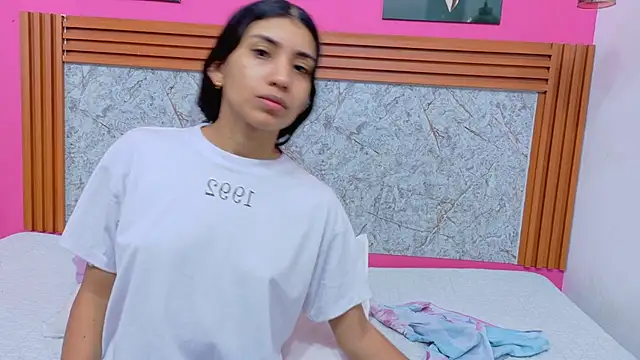 Snapshot of littlee_emilyy_ chatting on 03.05.26 littlee emilyy online show from 03.05.26