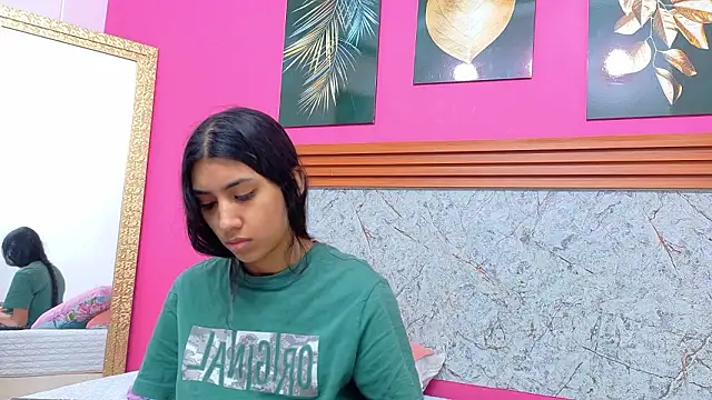 Snapshot of littlee_emilyy_ chatting on 03.17.26 littlee emilyy online show from 03.17.26