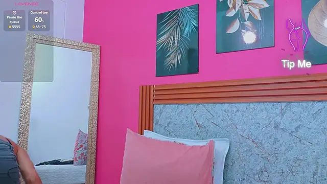 Snapshot of littlee_emilyy_ chatting on 04.06.26 littlee emilyy online show from 04.06.26