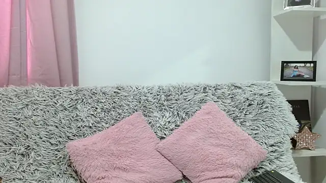 Snapshot of aliicee_m chatting on 09.29.25 aliicee m online show from 09.29.25