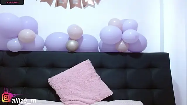 Snapshot of aliicee_m chatting on 11.07.25 aliicee m online show from 11.07.25