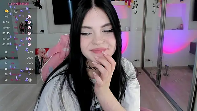 Snapshot of SelenaCute chatting on 12.13.24 SelenaCute online show from 12.13.24