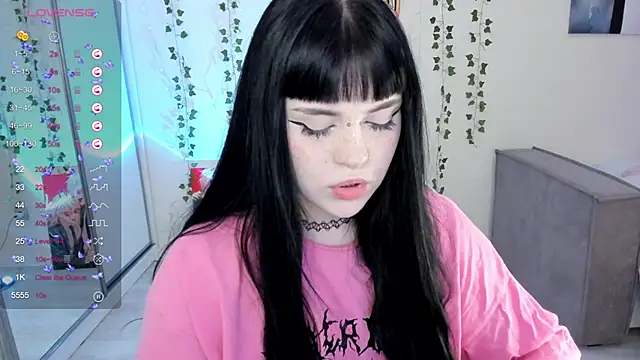 Snapshot of SelenaCute chatting on 03.08.25 SelenaCute online show from 03.08.25