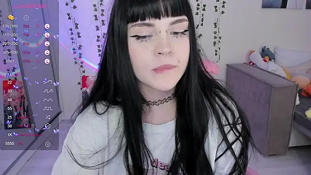 Snapshot of SelenaCute chatting on 03.13.25 SelenaCute online show from 03.13.25