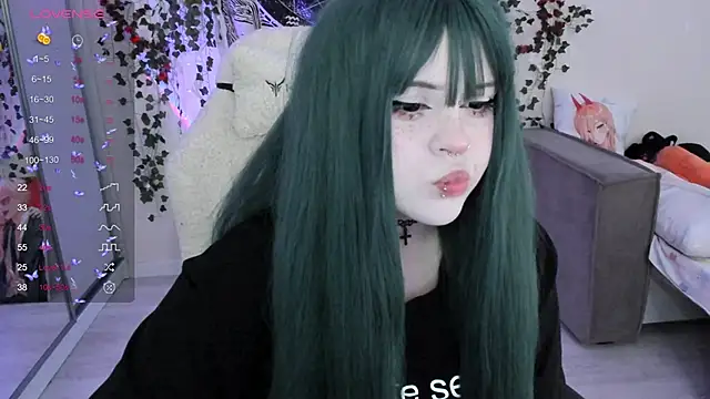 Snapshot of SelenaCute chatting on 09.22.25 SelenaCute online show from 09.22.25