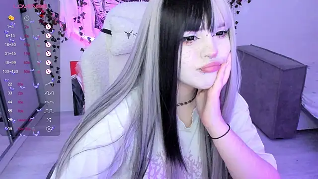 Snapshot of SelenaCute chatting on 11.11.25 SelenaCute online show from 11.11.25