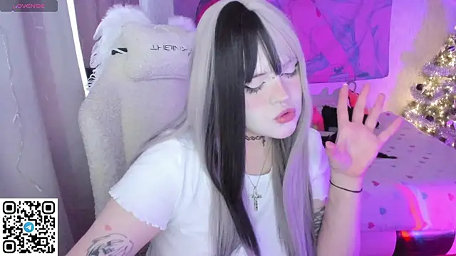 Snapshot of SelenaCute chatting on 01.06.26 SelenaCute online show from 01.06.26