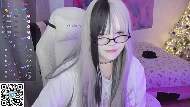 Snapshot of SelenaCute chatting on 01.14.26 SelenaCute online show from 01.14.26