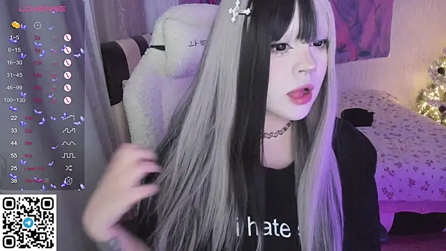 Snapshot of SelenaCute chatting on 01.15.26 SelenaCute online show from 01.15.26