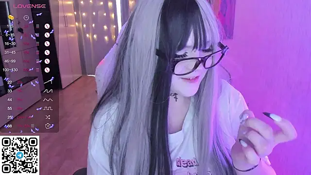 Snapshot of SelenaCute chatting on 02.16.26 SelenaCute online show from 02.16.26