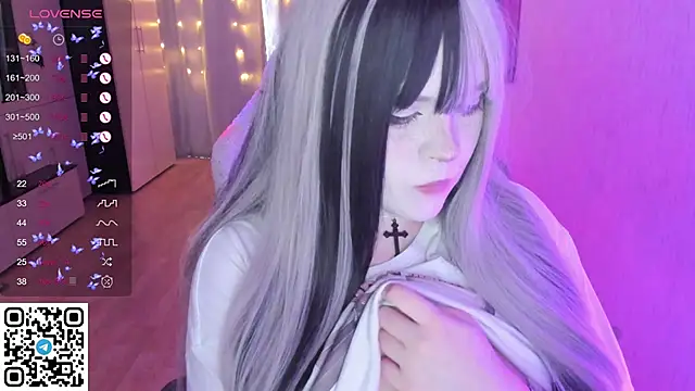 Snapshot of SelenaCute chatting on 02.17.26 SelenaCute online show from 02.17.26