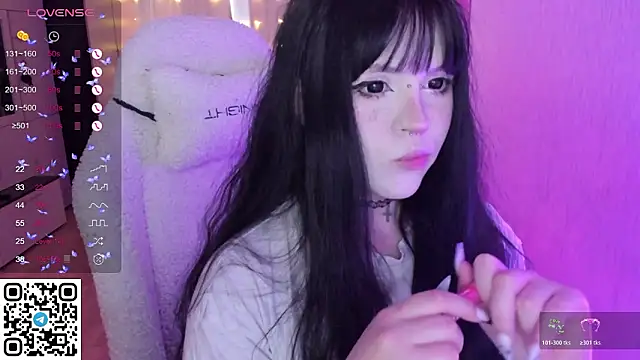 Snapshot of SelenaCute chatting on 02.18.26 SelenaCute online show from 02.18.26