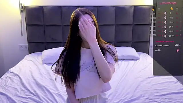 Snapshot of NotElis chatting on 01.25.25 NotElis online show from 01.25.25